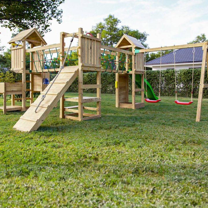 Parque infantil de madera Fungoo Optimizer con tobogán, columpios, estructura de escalada y cocina infantil