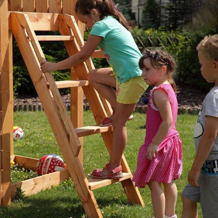 Casita de madera Fungoo Sunshine con tobogán y dos columpios