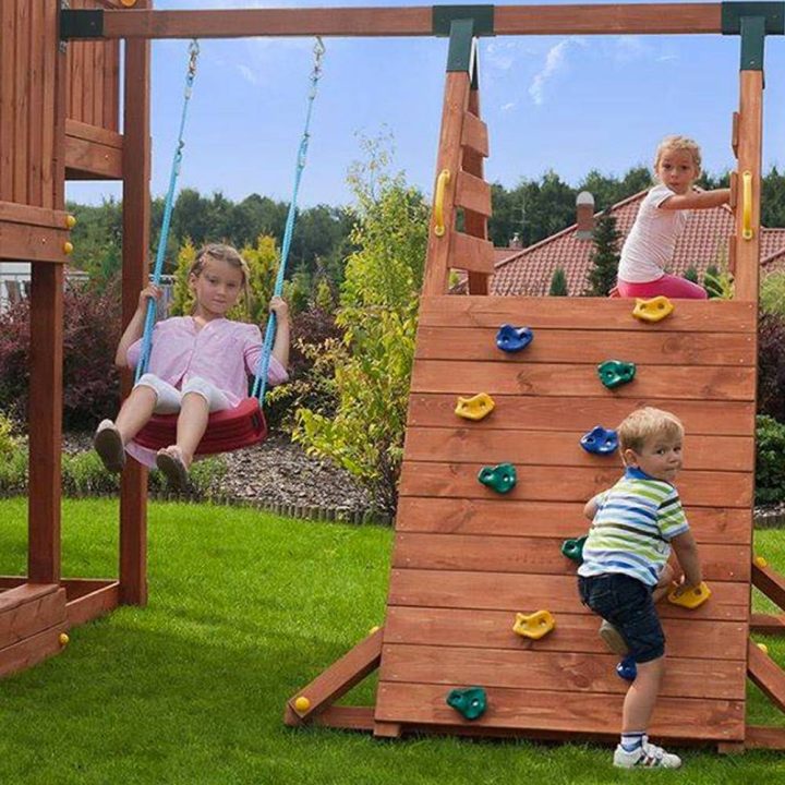 Parque infantil FLUPPI de Fungoo con arenero, estructura de escalada, mesa de picnic, columpio y tobogán