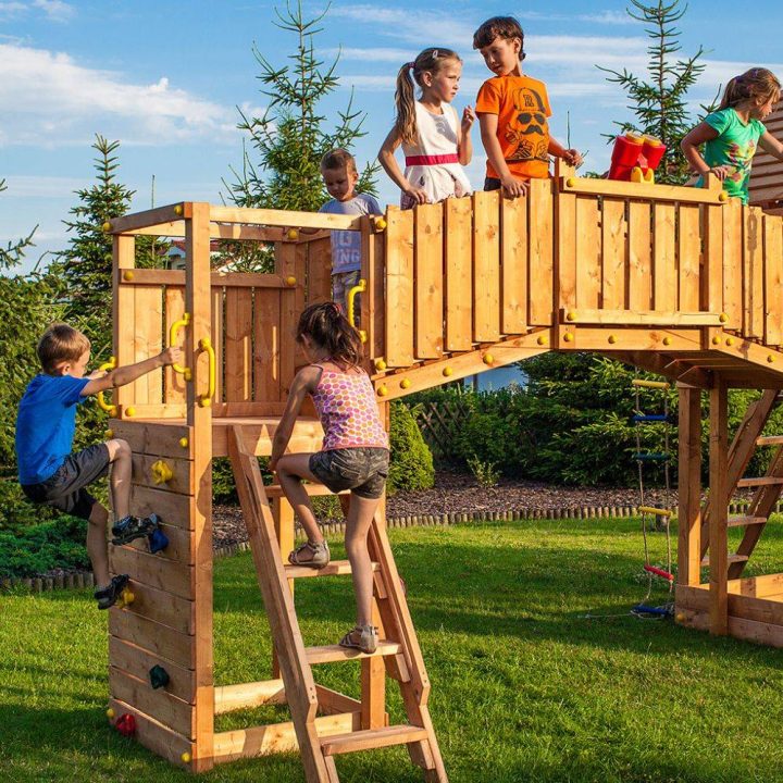 Casa de madera con puente colgante Fungoo FORTRESS TIPTOP Rainbow