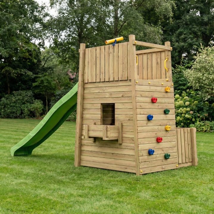 Parque infantil de madera Fungoo Resort – Fortaleza con tobogán y escalada