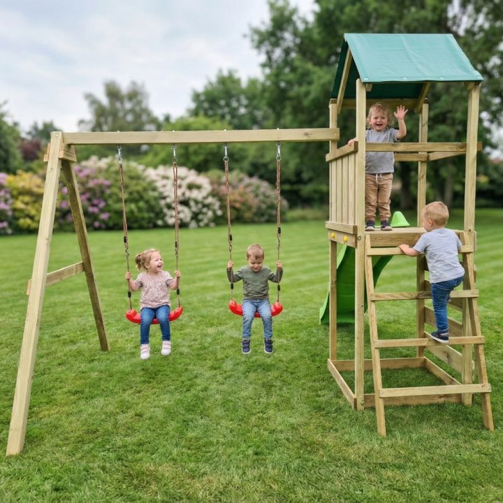 Parque infantil de madera Maxplay 2.1 con tobogán verde, doble columpio y zona de escalada para jardín