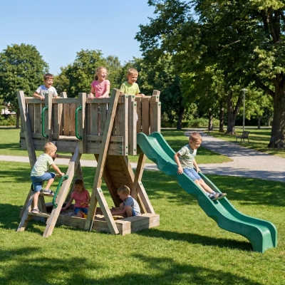 Torre de Juego FunForte 1 de Madera para Uso Público con Tobogán HDPE, Muro de Escalada y Escalera